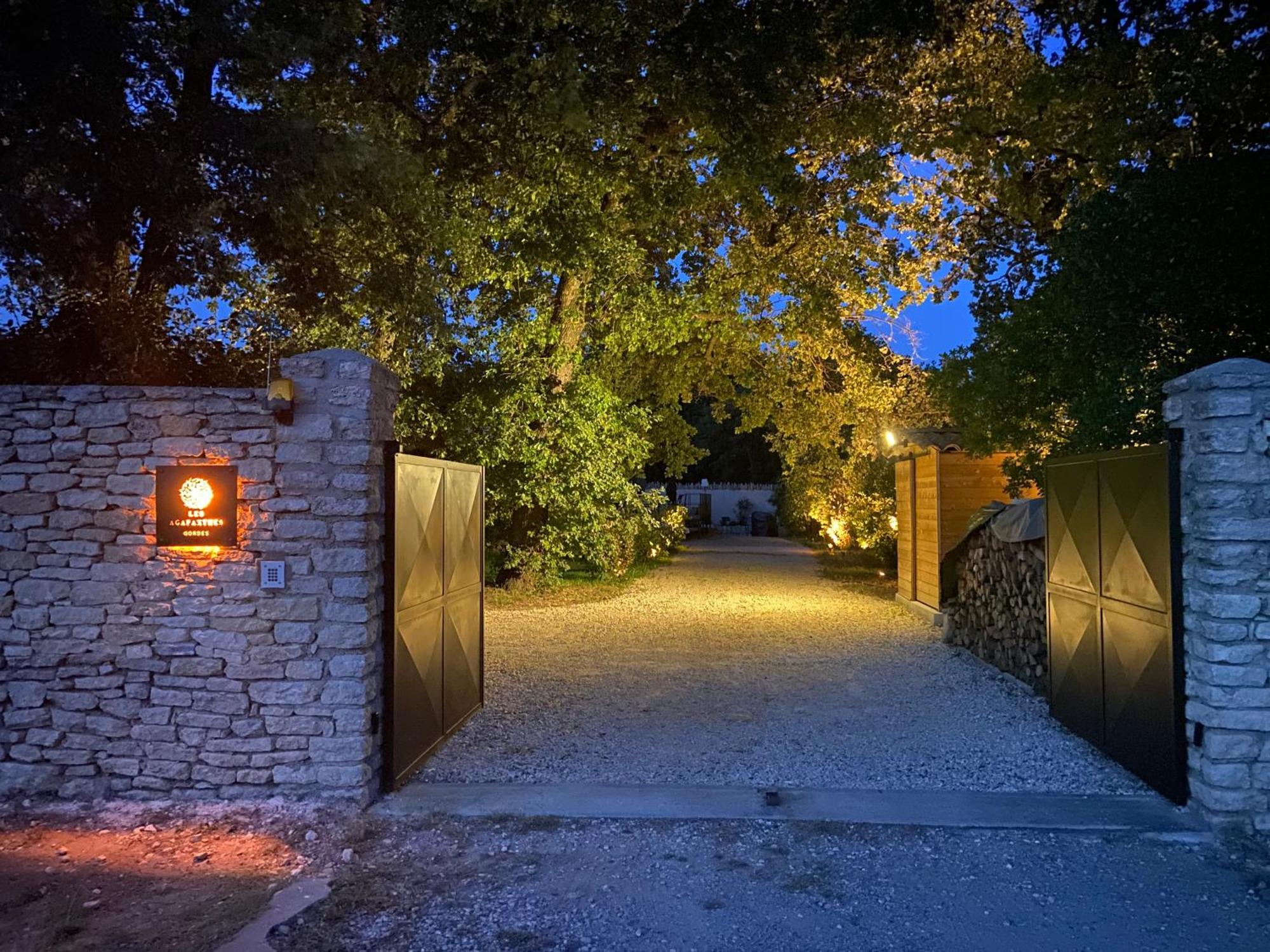 Les Agapanthes De Gordes Villa Bagian luar foto